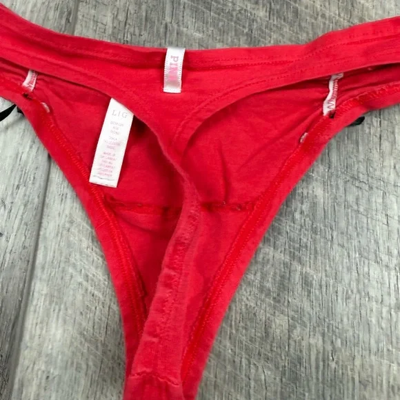 VS Red Love‎ Pink Thong - Picture 8 of 12